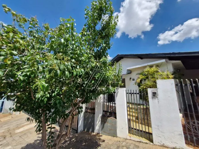 Casa com 3 Dormitórios (1 Suíte) Locação no Bairro Banzato Marília/SP