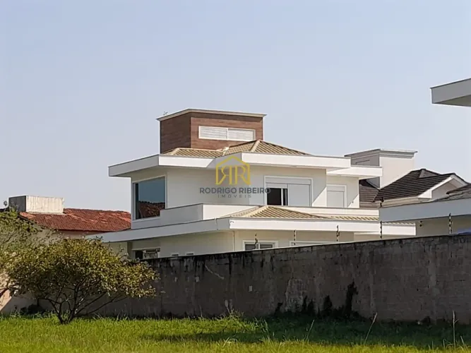 CASA 4 DORMS. SENDO 1 SUÍTE NO CÓRREGO GRANDE