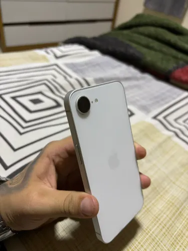 iPhone 16e