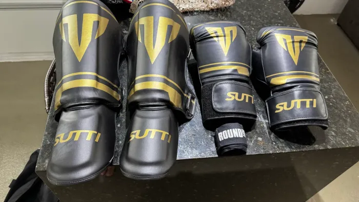 Luvas / Caneleiras / Bandagem e Bolsa Luta Muay Thai