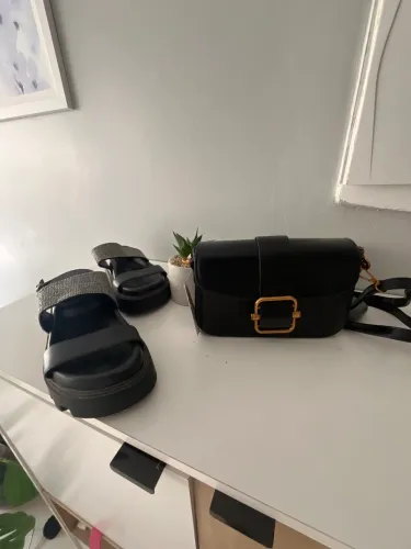 Sandália da arrezo bem conservada e uma bolsa nova