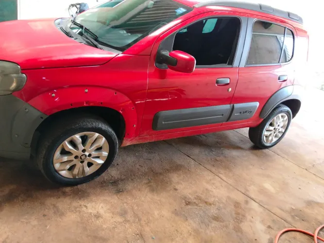 rodas aro 15 Fiat esportiva com pneus em excelente estado