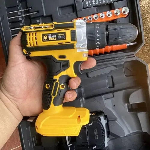 Parafusadeira 21V com maleta de acessórios nova