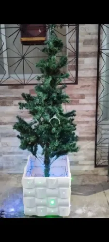 Vaso de gesso com pisca- pisca árvore de natal 