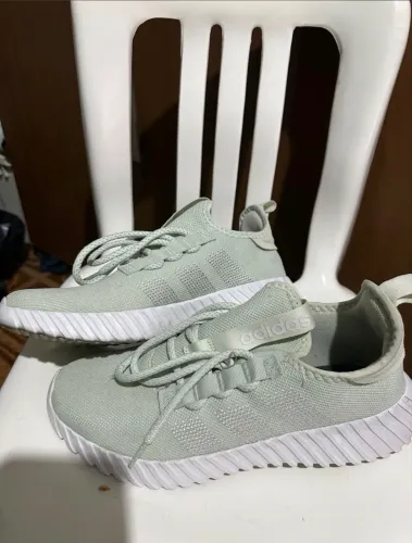 Tênis Adidas tamanho 41 zero