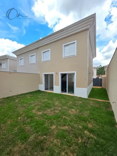 Casa em condomínio reformada com 4 dormitórios e quintal amplo no Jardim Colibri, Cotia -