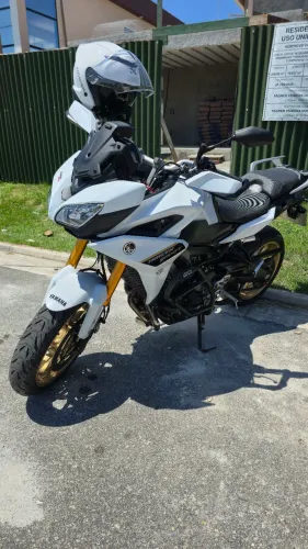 Yamaha MT-09 Tracer GT 20205 - Branca (10.000 km) - Abaixo da Fipe