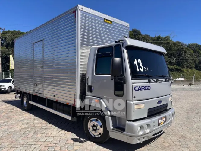 FORD Cargo 816 S 4x2 com Bau Argi