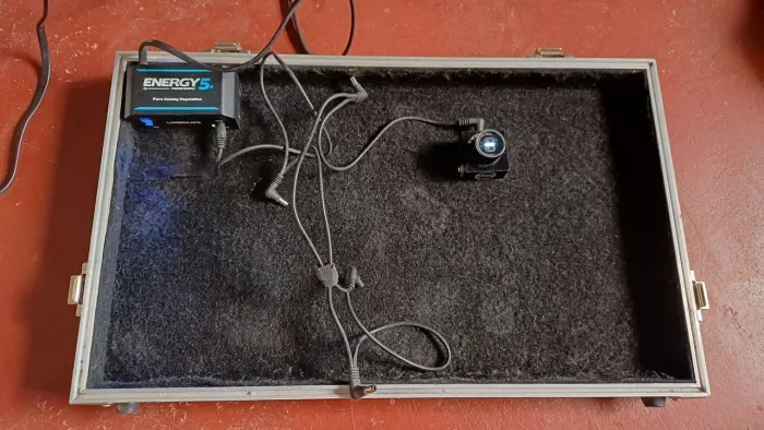 Case + fonte + pedal afinador.