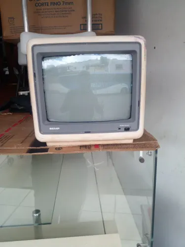 TV semp Toshiba prar decoração
