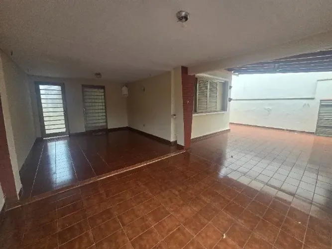 VENDO. CASA. 03 DORMITÓRIOS + EDÍCULA. GARAGENS. VILA TIBÉRIO. ABAIXOU O PREÇO.