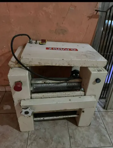 Vendo 1 batedeira 12 litros semi..nova ..1 modeladora pronta para montar *