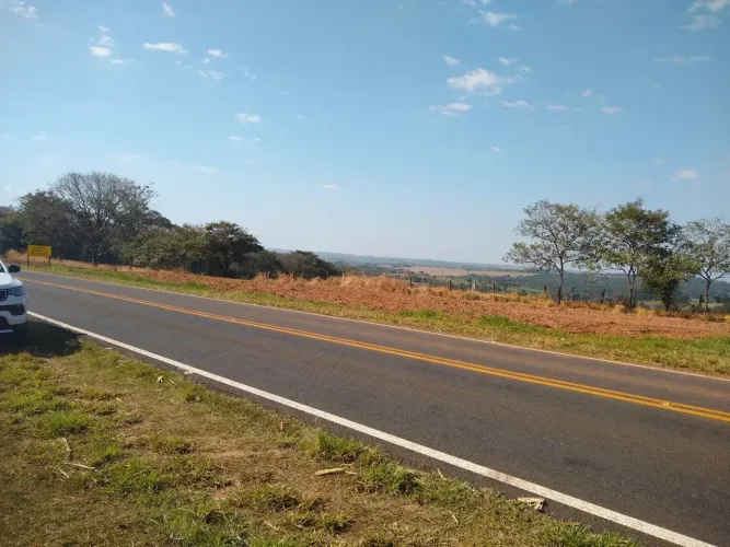 SITIO NA REGIAO DE NHANDEARA 24,5 ALQUEIRES INIGUALÁVEL NA REGIAO.