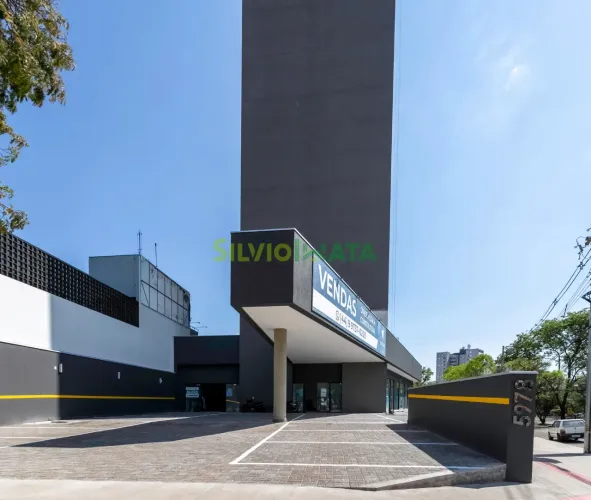 EXCELENTE SALA COMERCIAL DE 87,74 M² PARA LOCAR PRÓXIMO À AVENIDA COLOMBO.
