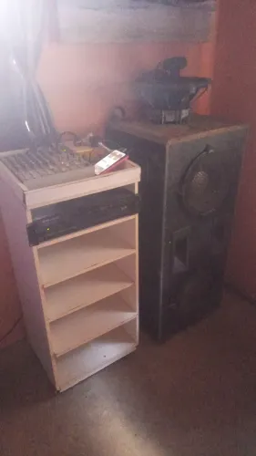 MESA DE SOM COMPLETA COM ALGUMAS AVARIAS TROCO POR MOTO CIQUENTINHA OU COMPUTADOR