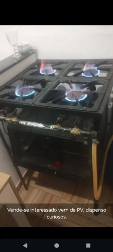 Fogão industrial 4 bocas com forno,aceito trocas,em geladeira ou algo do meu interece