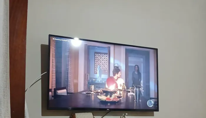 Vende se uma televisão de 49 polegadas