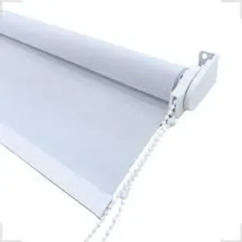 Persiana Rolo com blackout 1,40x1,40 cores bege, cinza e branca