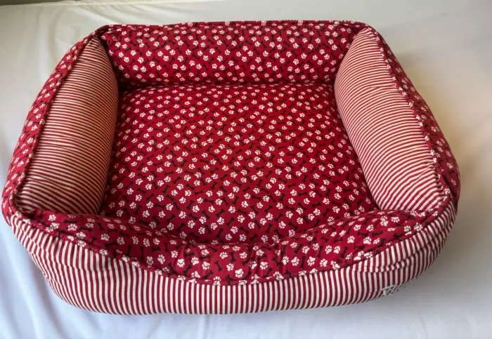 Cama Flicks Vermelha para Cães e Gatos Tamanho P