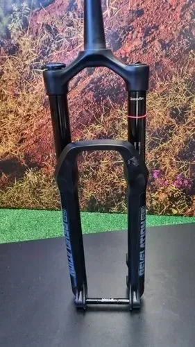 Suspensão Rockshox Revelation Aro 29 Boost/Tappered