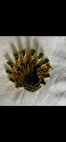Broche vintage Marcel Boucher tom dourado verde azul strass pavão