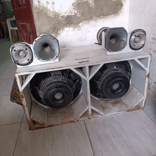 Caixa de som automotiva