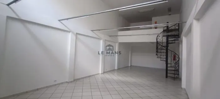 Sala comercial para alugar no bairro Alto em Piracicaba/SP