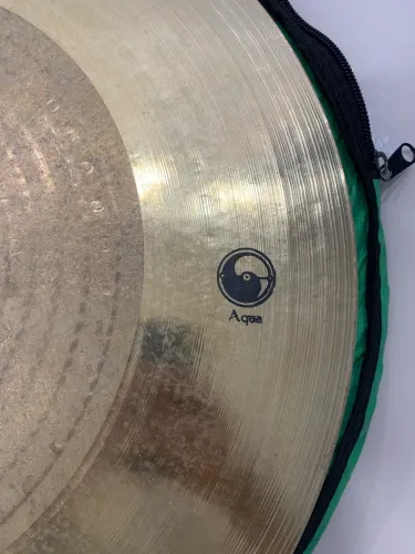 vendo crash-ride acqua domene cymbals 20? comprado recentemente e sem marcas de uso