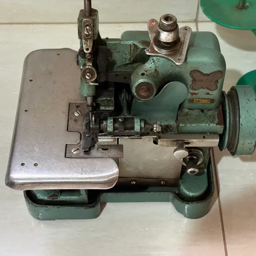 Máquina overlock 