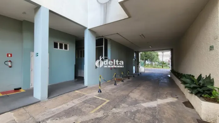 Apartamento com 4 quartos sendo 1 suíte disponível para venda no bairro Fundinho em Uberlâ