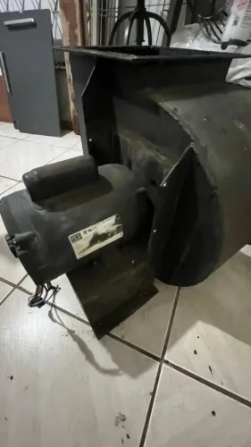 Exaustor centrífugo industrial para coifa, motor WEG 1CV 127/220V, funcionando