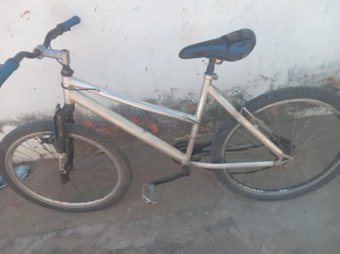 Bicicleta de alumínio
