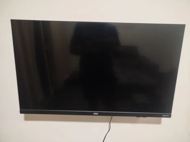 Tv AOC 32" led com roku tv