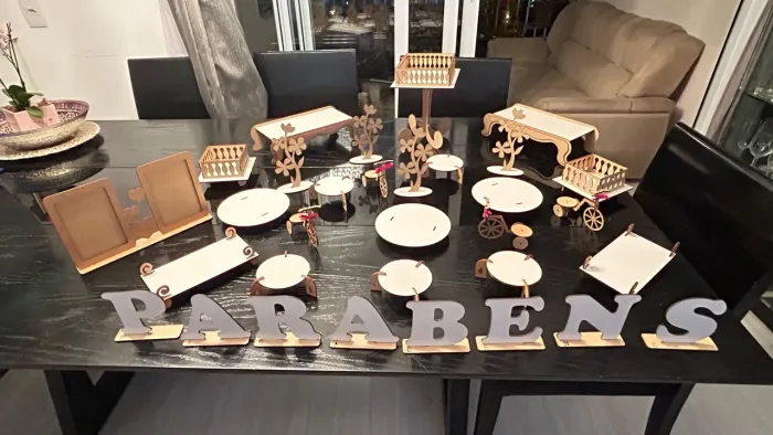 Kit Festa Mesa Aniversário MDF com Branco, estilo provençal - 24 Peças + Letreiro Parabéns