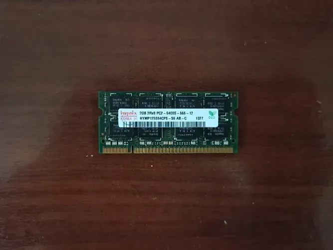 Memória RAM Hynix 2GB DDR2 800MHz para Notebook (PC2-6400S)