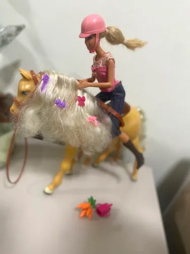 Cavalo que anda da Barbie