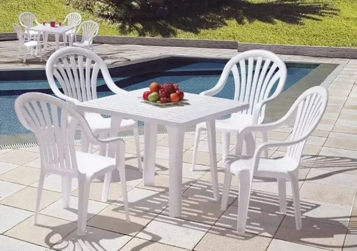 Jogo 01 Mesa Capri c/ 4 Poltronas Régia da Marca Pisani