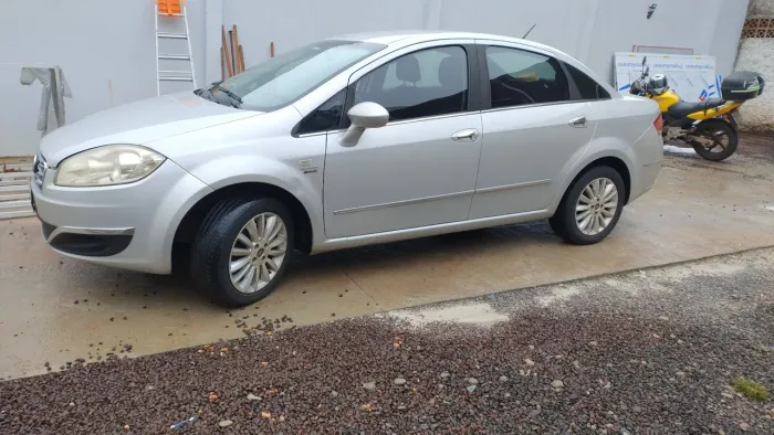 Fiat Linea Essence 1.8 Flex 16V 4P 2015
