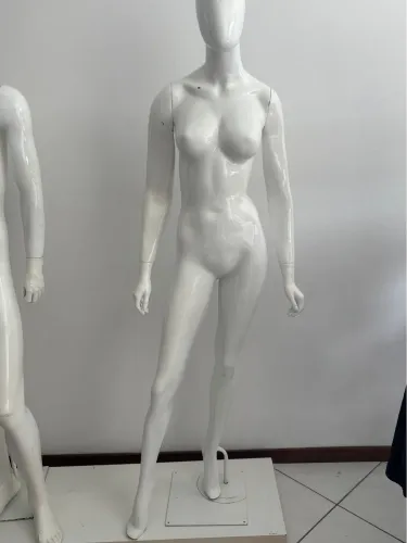 Manequim feminino 