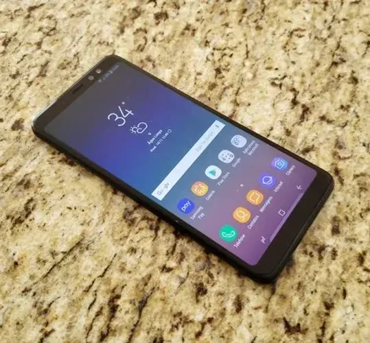 Smartphone Samsung A8+ 2018 com 64GB/4GB