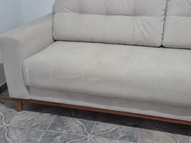 Sofa de três lugares