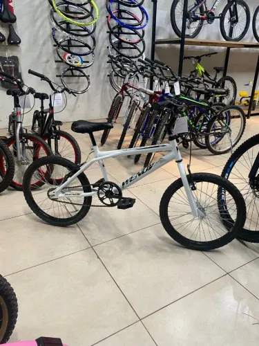 Bicicleta aro 20 masc p/7 anos comum todas as cores 