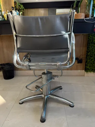 3 Cadeiras Ferrante para Salão Profissional - R$ 750 cada