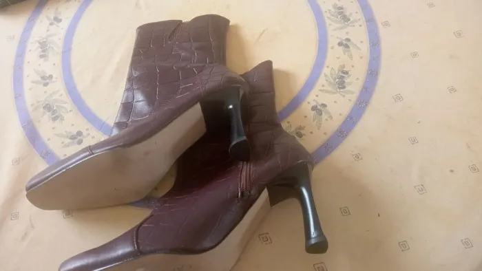 Bota de Couro Marrom