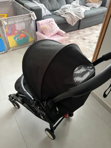 Carrinho yoyo com bebê conforto cybex