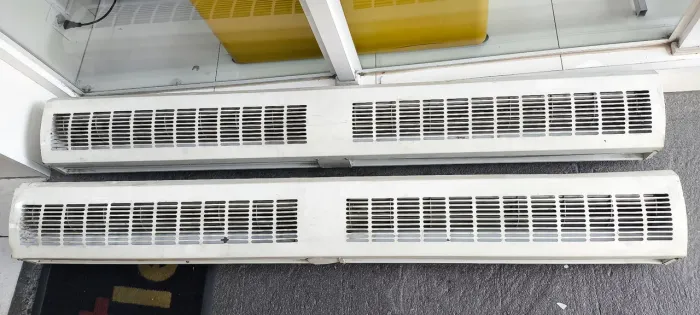 2 cortinas de ar 220V de 1,80mts funcionando 