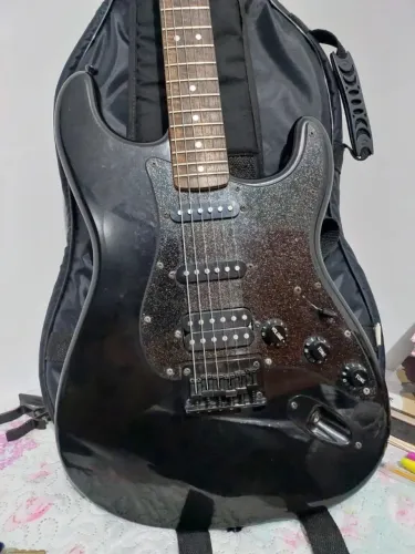 Guitarra Fender Squier Bullet Stratocaster HT HSS FRS Edition Limited Hardtail