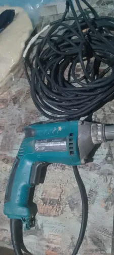 Furadeira maquita Bosch 127w
