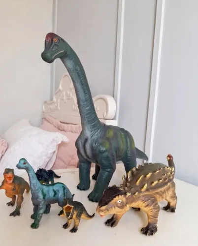 6 Dinossauros de Brinquedo