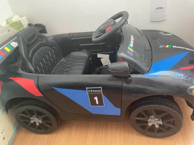 Carrinho elétrico infantil 